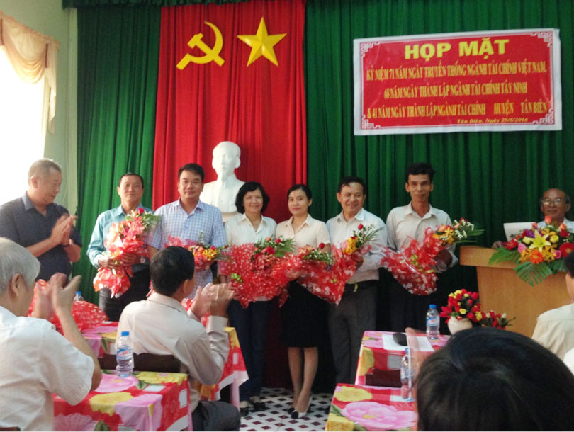 Phòng Tài chính - Kế hoạch huyện Tân Biên tổ chức họp mặt kỷ niệm 71 năm ngày truyền thống ngành Tài chính Việt Nam (28/8/1945 - 28/8/2016)